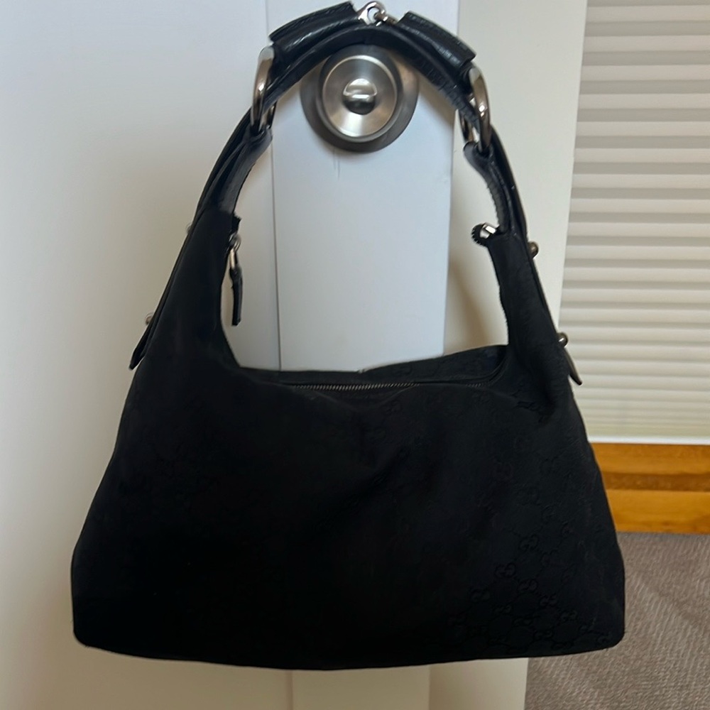 Gucci GG Pattern Horsebit Shoulder Bag GG Canvas Black
Includes dust bag